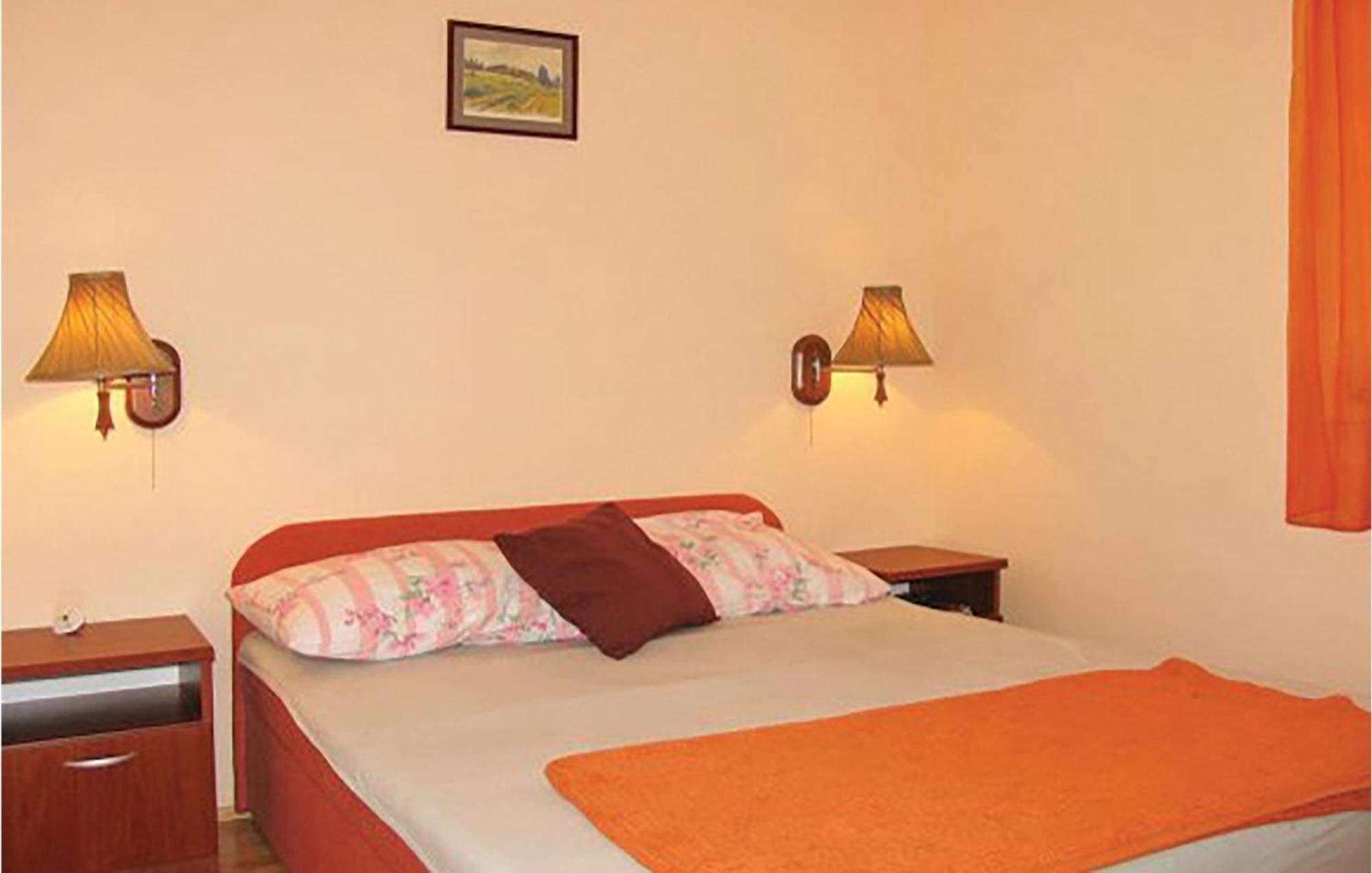2 Bedroom Cozy Home In Bosiljevo Zewnętrze zdjęcie